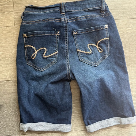 Wallflower Irresistible High Rise Nermuda Denim Short‎ - Picture 4 of 4